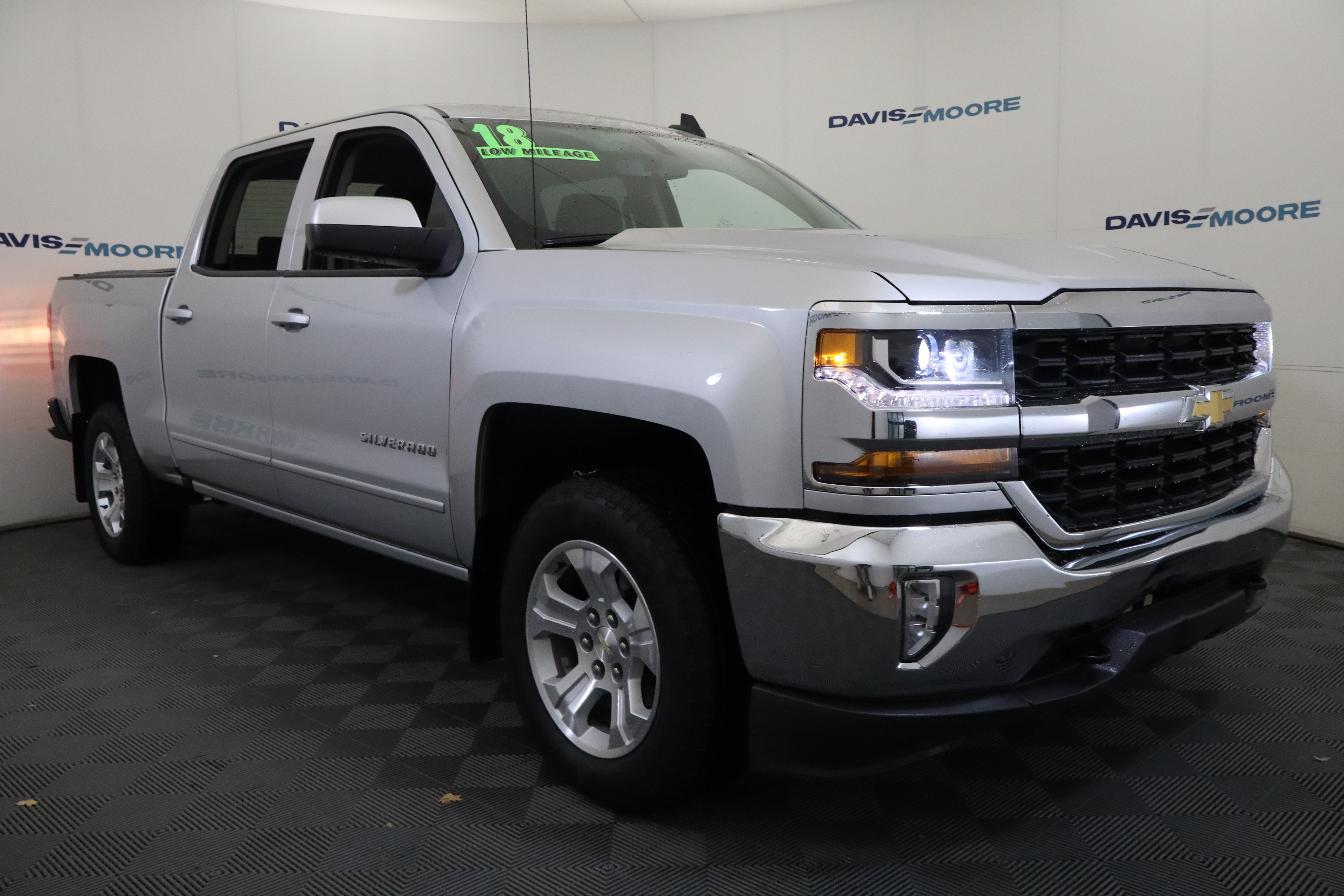 Used 2018 Chevrolet Silverado 1500 LT w/ All Star Edition AWD/4WD image 3