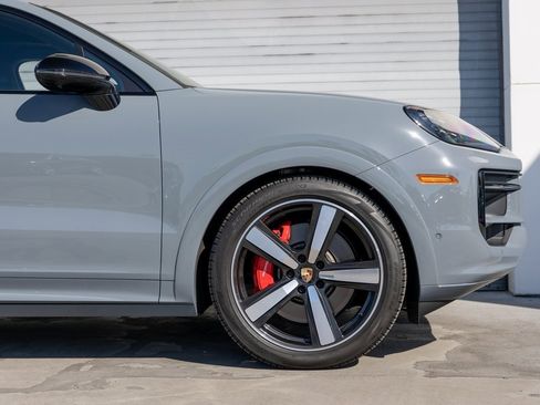 Certified 2025 Porsche Cayenne GTS image 9