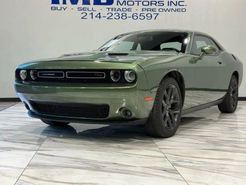 Used 2023 Dodge Challenger SXT w/ Blacktop Package image 2