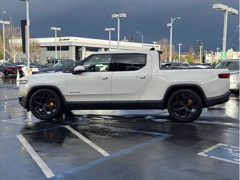 Used 2022 Rivian R1T Launch Edition image 8