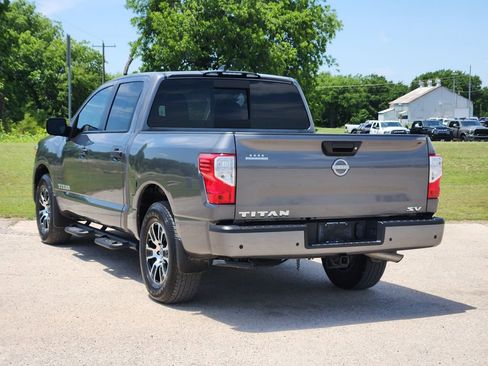 Used 2024 Nissan Titan SV w/ SV Convenience Package RWD image 5