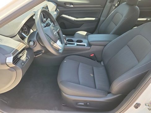 Used 2025 Nissan Altima 2.5 SV FWD image 5