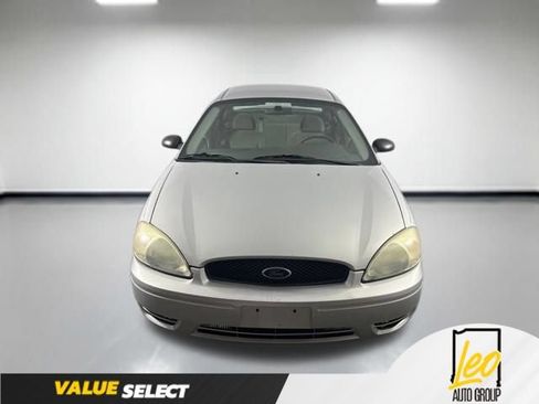 Used 2007 Ford Taurus SE FWD image 2