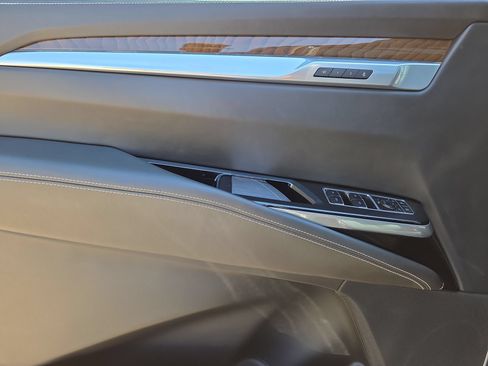 Certified 2025 Cadillac Escalade Sport Platinum w/ LPO, Floor Liner Package AWD/4WD image 15