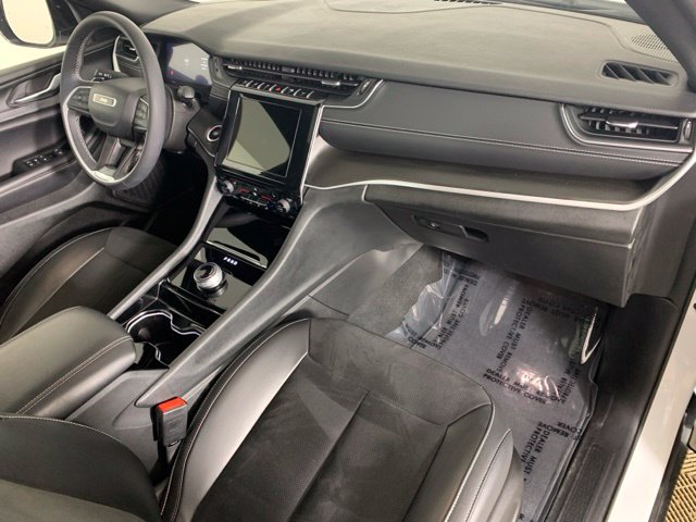 Used 2023 Jeep Grand Cherokee Altitude AWD/4WD image 6