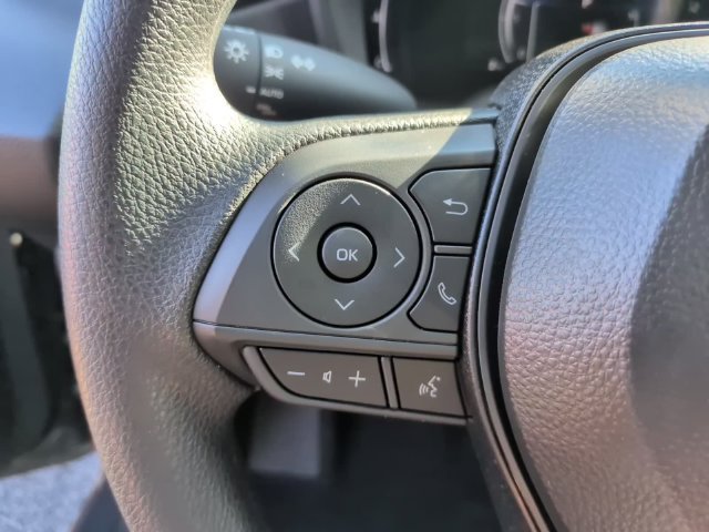 Used 2027 Toyota Corolla LE FWD image 16