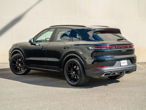 Certified 2025 Porsche Cayenne AWD/4WD image 3