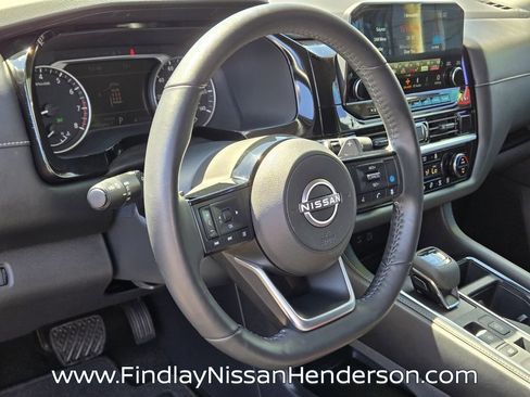 Used 2025 Nissan Pathfinder SL image 23
