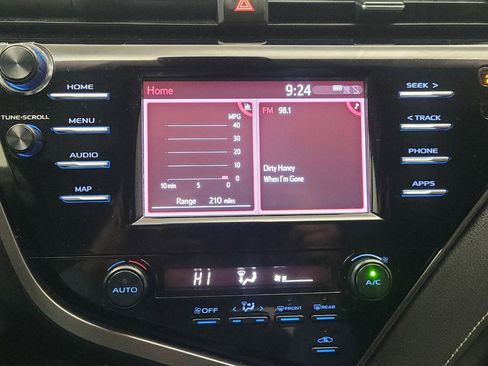 Used 2019 Toyota Camry SE image 25