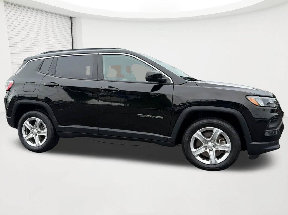 Used 2024 Jeep Compass Latitude AWD/4WD image 4