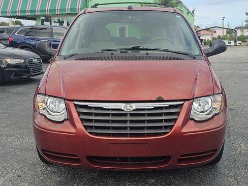 Used 2005 Chrysler Town & Country Touring w/ Leather Interior Group image 22