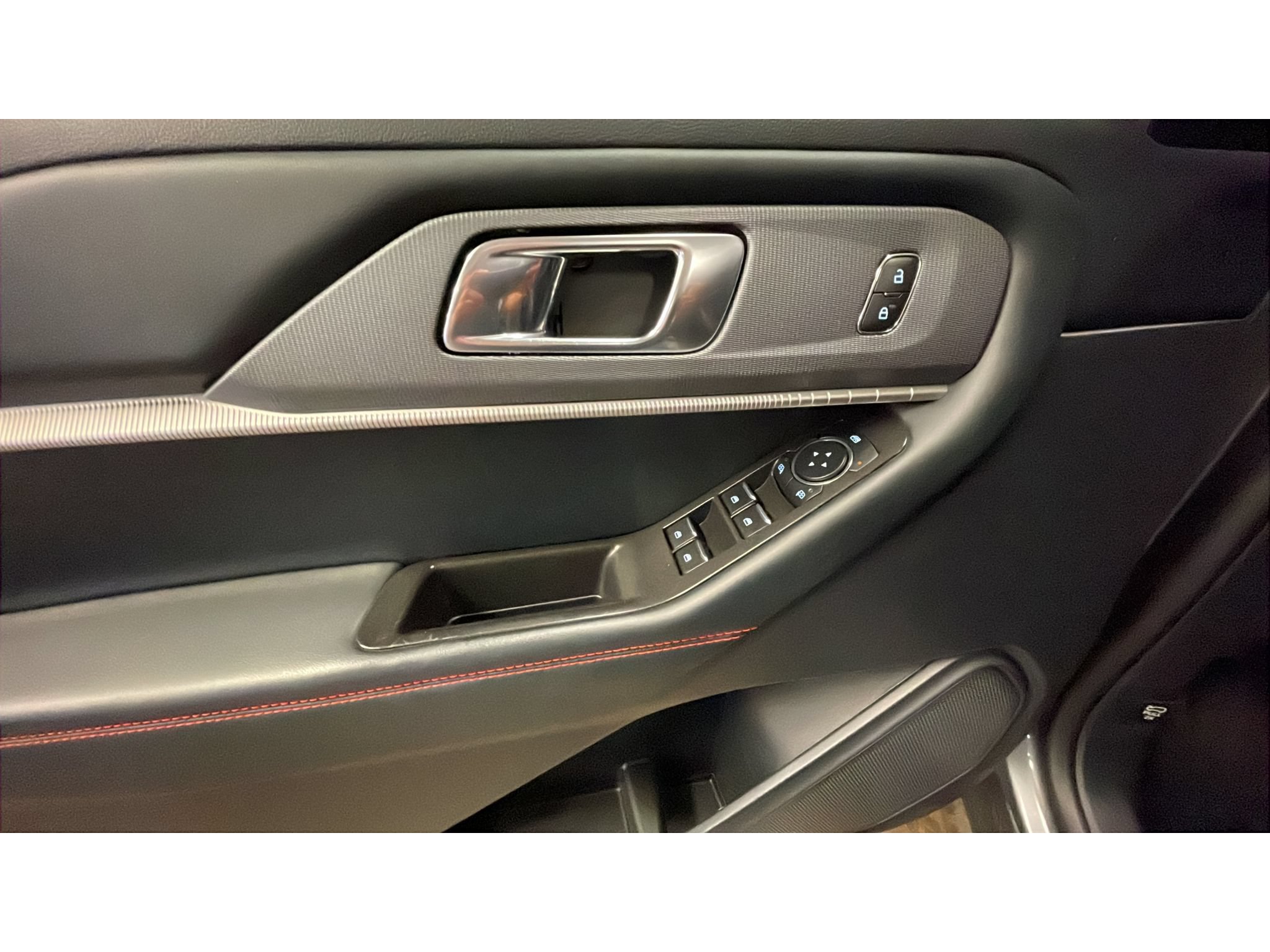 Used 2025 Ford Explorer ST-Line AWD/4WD image 10
