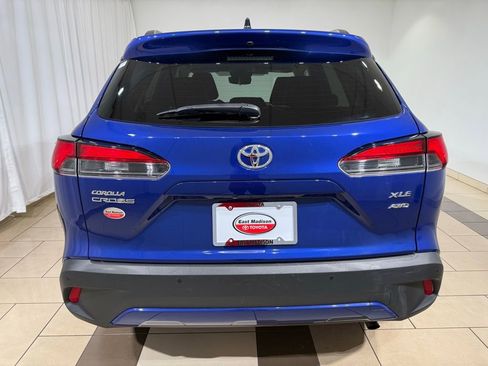 Certified 2025 Toyota Corolla Cross XLE image 4