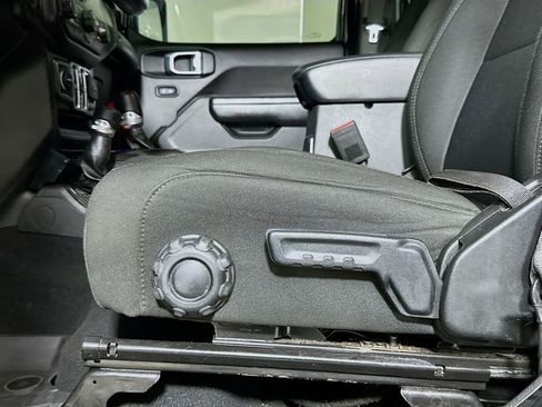 Used 2022 Jeep Gladiator Sport image 22