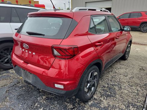 Used 2023 Hyundai Venue Limited FWD image 2