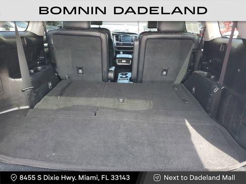 Used 2017 Toyota Highlander SE image 7