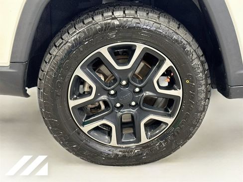 Used 2019 Jeep Compass Trailhawk AWD/4WD image 31