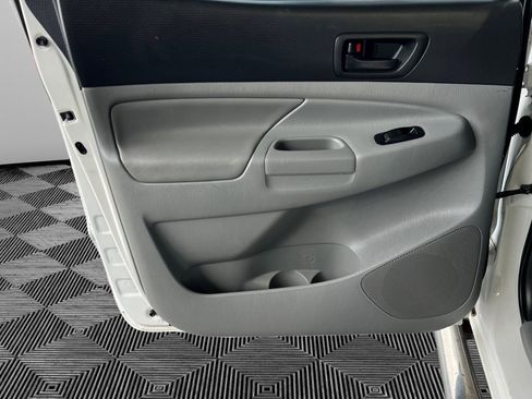 Used 2012 Toyota Tacoma PreRunner image 19