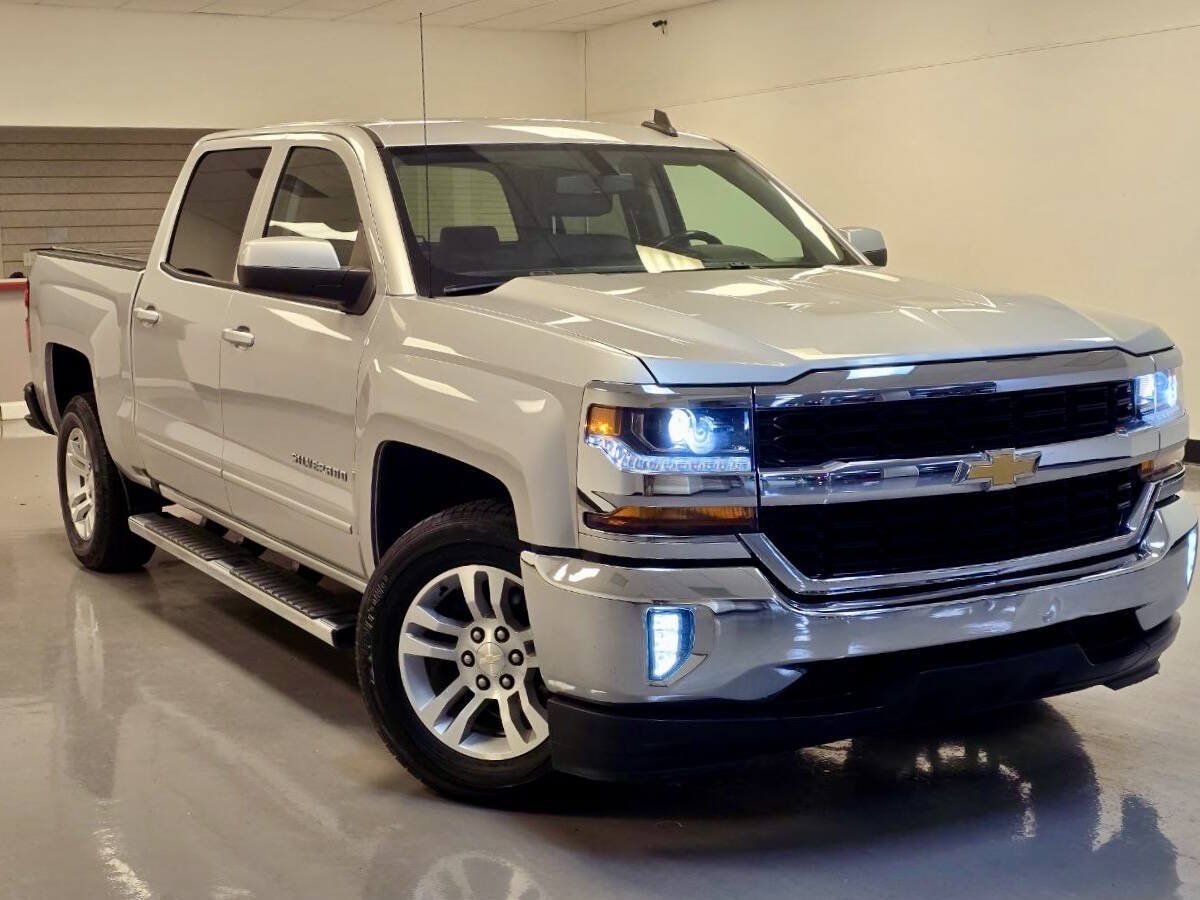 Used 2018 Chevrolet Silverado 1500 LT w/ All Star Edition RWD image 2
