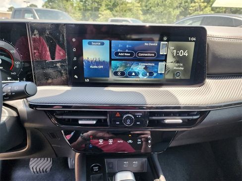 New 2025 Nissan Kicks SR image 3