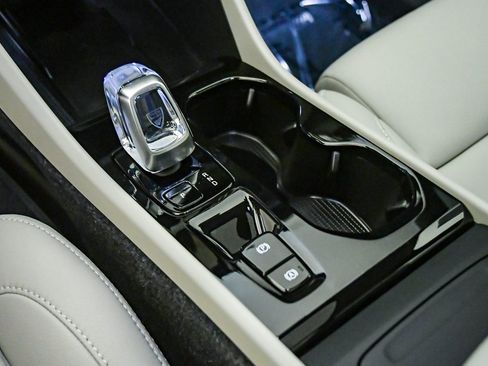Certified 2026 Volvo XC40 B5 Ultra w/ Climate Package AWD/4WD image 20