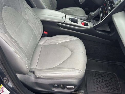 Used 2019 Toyota Avalon Limited image 23
