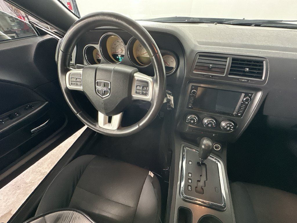 Used 2013 Dodge Challenger SXT RWD image 9