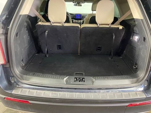 Used 2022 Ford Explorer XLT w/ Equipment Group 202A image 9