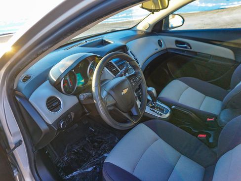 Used 2014 Chevrolet Cruze LS image 15