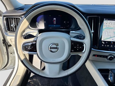 Used 2025 Volvo V60 B5 Cross Country Plus image 11