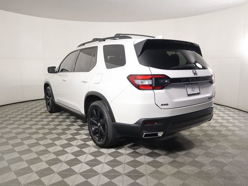 Used 2025 Honda Pilot Black Edition image 7