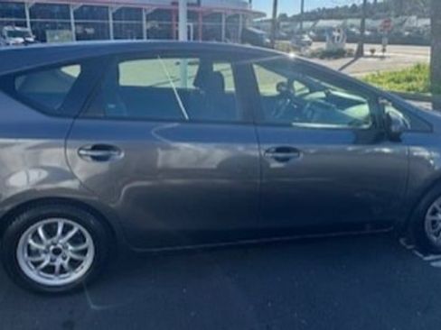 Used 2015 Toyota Prius V Three image 4