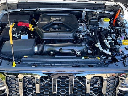 Used 2023 Jeep Wrangler Unlimited w/ Sun & Screen Package AWD/4WD image 11