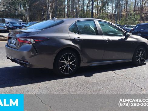 Used 2024 Toyota Camry SE FWD image 6