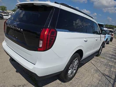 Used 2025 Ford Expedition Active RWD image 3