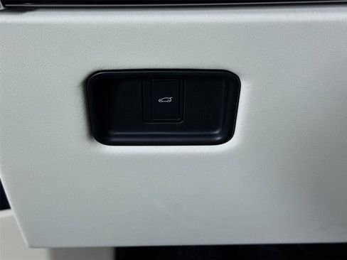 New 2026 Land Rover Range Rover Long Wheelbase SE AWD/4WD image 10