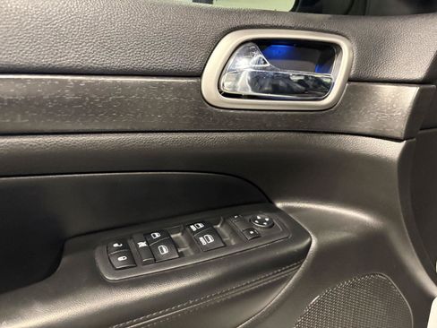 Used 2017 Jeep Grand Cherokee Altitude AWD/4WD image 31