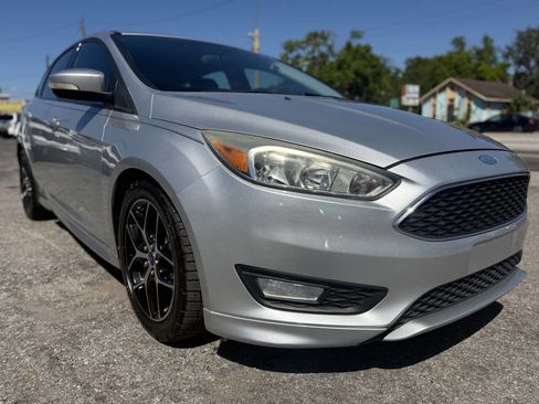 Used 2015 Ford Focus SE w/ SE Sport Package image 4