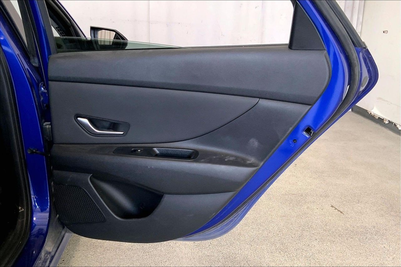 Used 2023 Hyundai Elantra SEL w/ Convenience Package FWD image 23