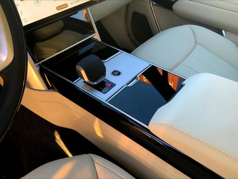 New 2025 Land Rover Range Rover Autobiography image 7