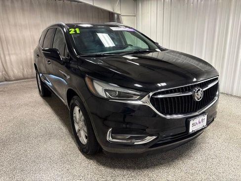 Used 2021 Buick Enclave Essence w/ Sound and Sites Package AWD/4WD image 3