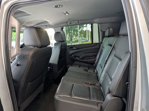 Used 2018 Chevrolet Suburban LT image 7