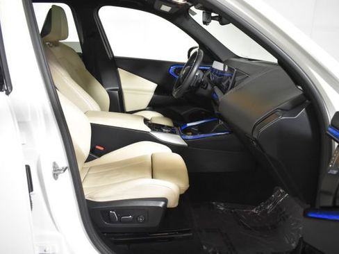 Used 2025 BMW X3 xDrive30i AWD/4WD image 36