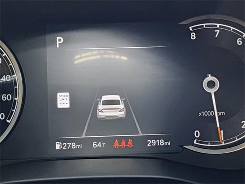 Used 2025 Genesis G70 2.5T image 19