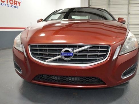Used 2012 Volvo S60 T5 FWD image 2