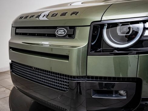 New 2026 Land Rover Defender 110 X-Dynamic SE image 3