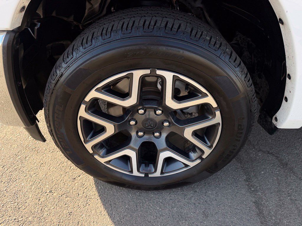 Used 2025 RAM 1500 Laramie AWD/4WD image 9