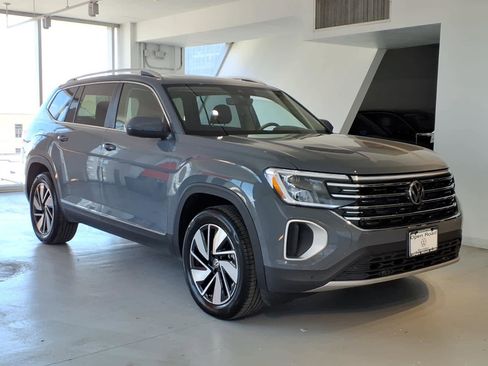 Used 2026 Volkswagen Atlas SEL AWD/4WD image 3