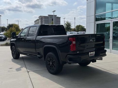 Used 2022 Chevrolet Silverado 2500 LTZ w/ LTZ Plus Package AWD/4WD image 2
