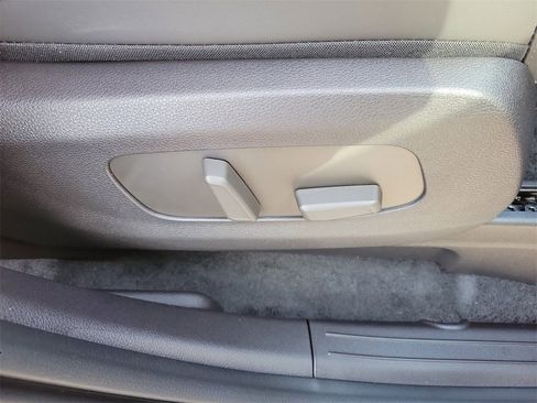 New 2026 Kia Carnival EX image 9